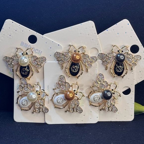 Fashion Jewelry Gold Tone with Faux White on White Pearl and Crystal Bee Brooch - Picture 6 of 9